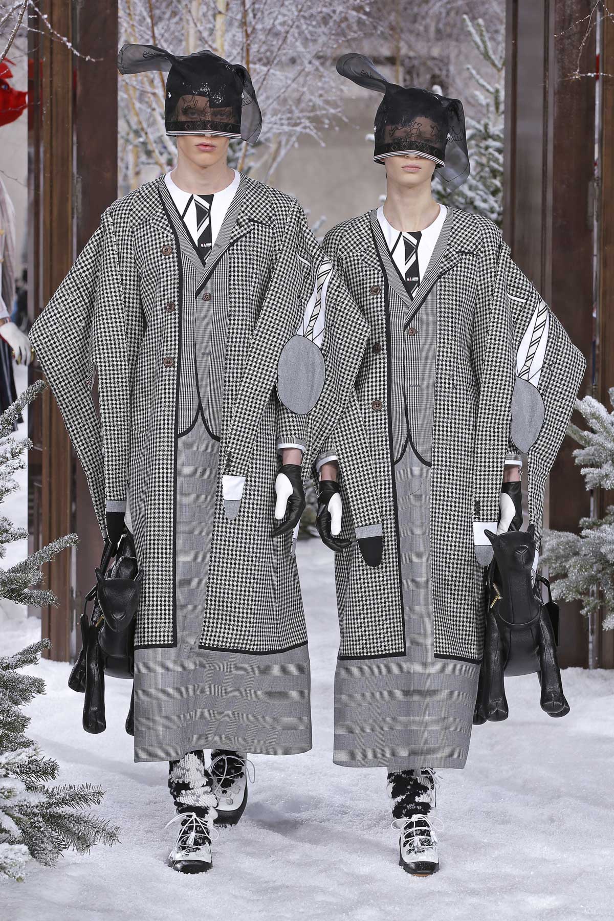 FALL WINTER 2020 RUNWAY - LOOK 26