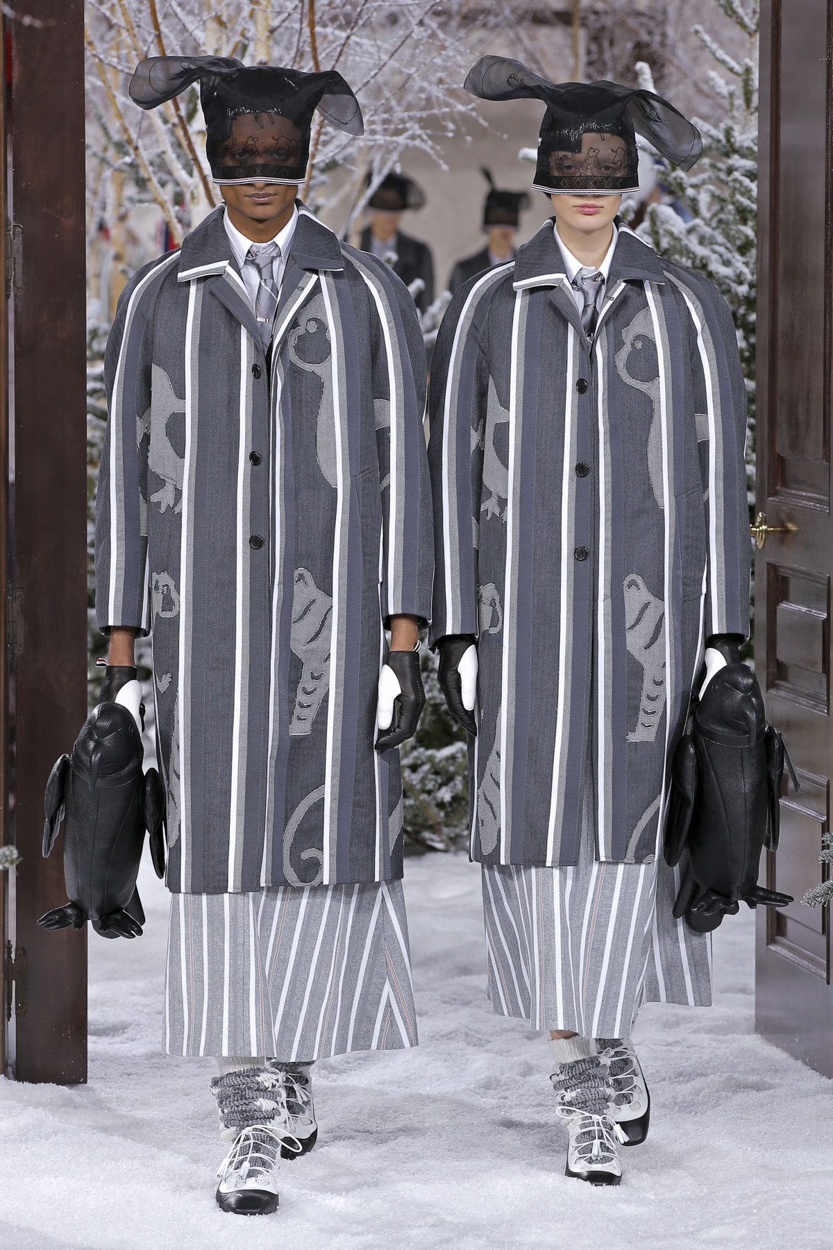 FALL WINTER 2020 RUNWAY - LOOK 37