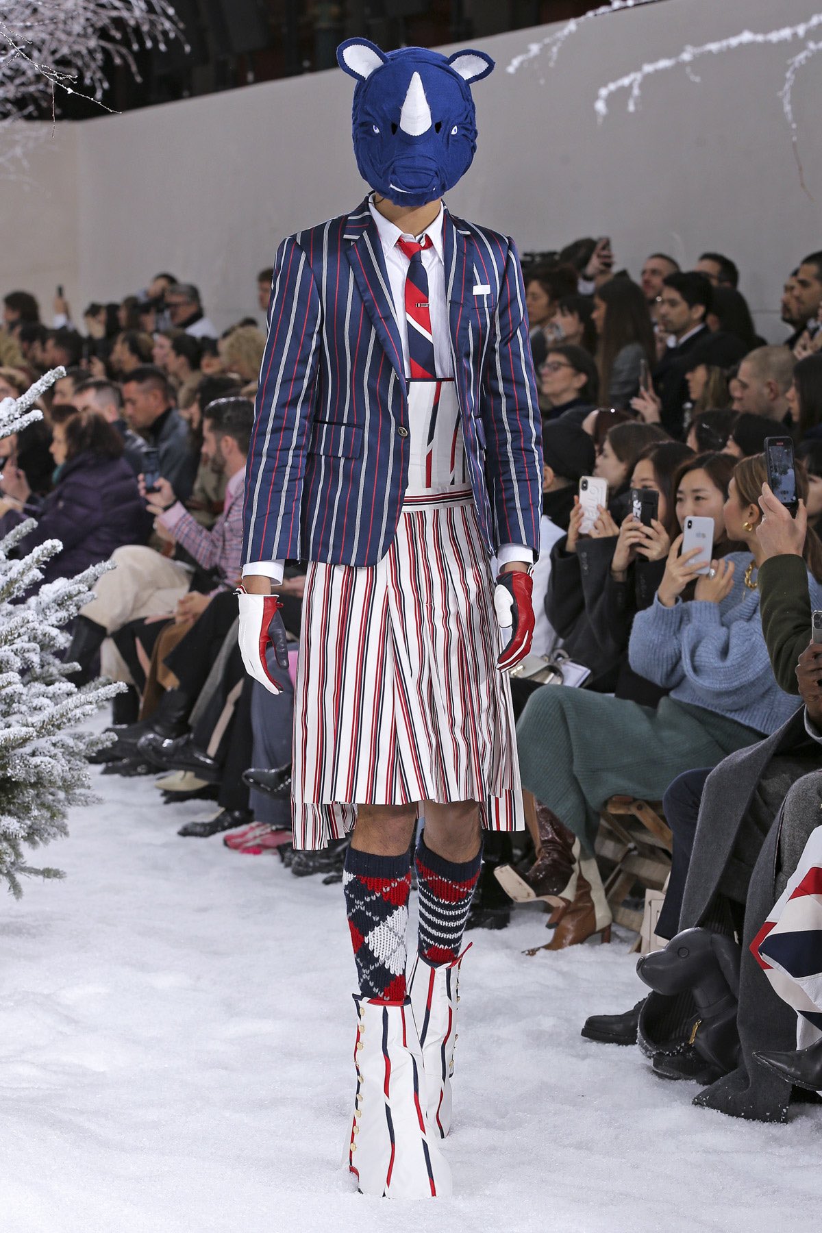 FALL WINTER 2020 RUNWAY - LOOK 2