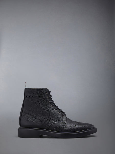PEBBLE GRAIN RUBBER SOLE CLASSIC WINGTIP BOOT BLACK