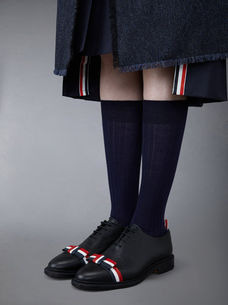 PEBBLE GRAIN BOW WHOLECUT SHOE BLACK
