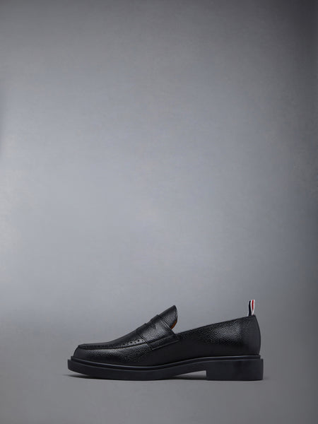 PEBBLE GRAIN RUBBER SOLE PENNY LOAFER BLACK