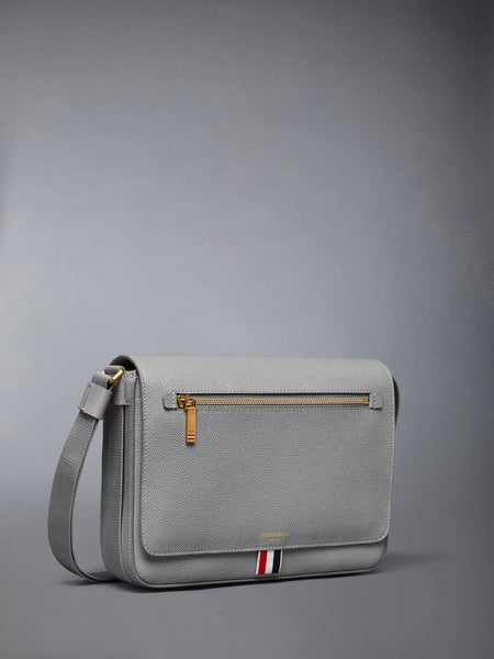PEBBLE GRAIN REPORTER BAG LT GREY