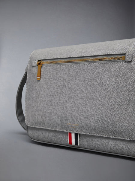 PEBBLE GRAIN REPORTER BAG LT GREY