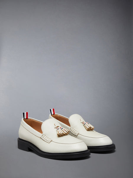 PEBBLE GRAIN RWB RUBBER SOLE TASSEL LOAFER KHAKI