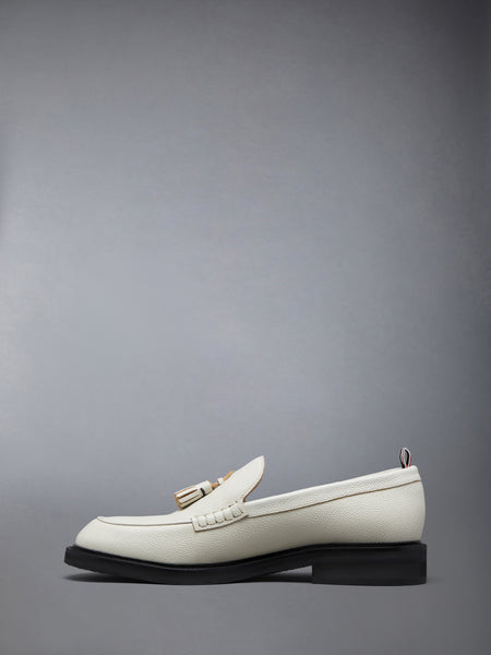 PEBBLE GRAIN RWB RUBBER SOLE TASSEL LOAFER KHAKI
