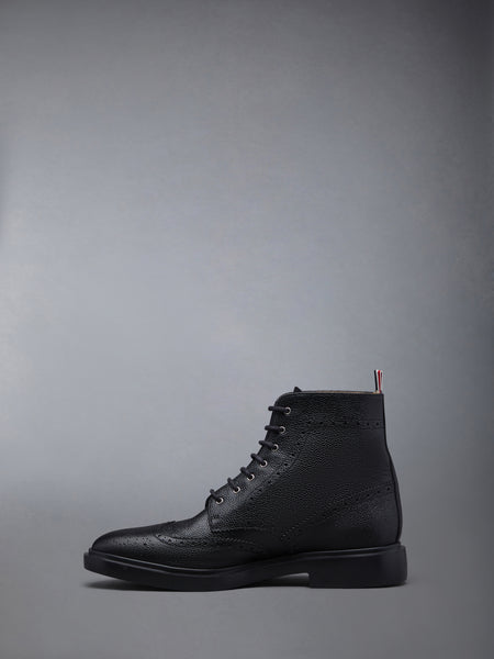 PEBBLE GRAIN RUBBER SOLE WINGTIP BOOT BLACK