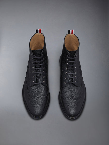 PEBBLE GRAIN RUBBER SOLE WINGTIP BOOT BLACK