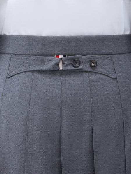 SUPER 120’S TWILL BACKSTRAP PLEATED SKIRT MED GREY