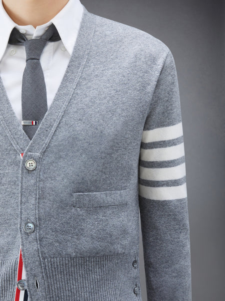 CLASSIC CASHMERE 4-BAR V-NECK CARDIGAN LT GREY