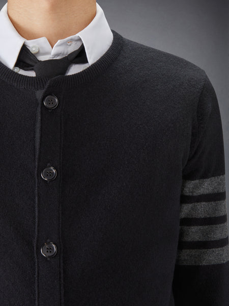 CASHMERE CLASSIC CREW NECK 4-BAR CARDIGAN BLACK