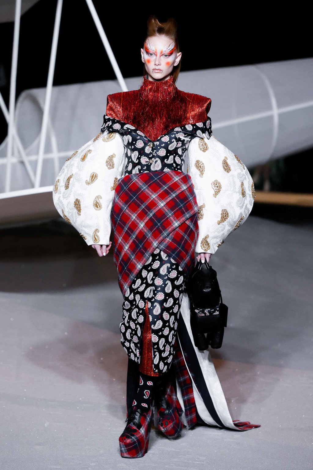 FALL RUNWAY 2023 - LOOK 39